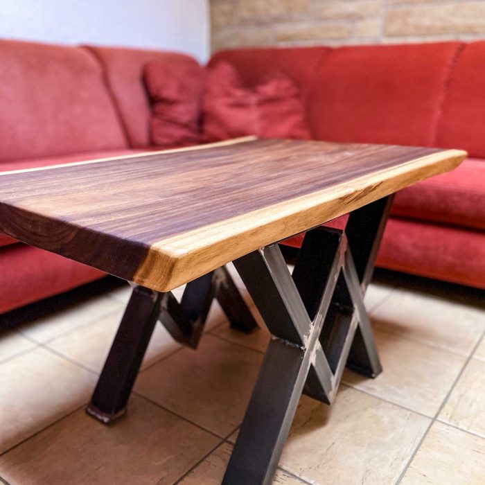 Tisch im Industriedesign